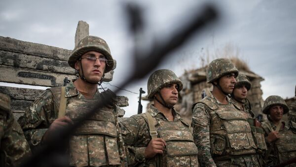 Militares da autoproclamada República de Nagorno-Karabakh participaram de confrontos com as Forças Armadas do Azerbaijão em 2015; agora, o conflito entrou em uma nova fase - Sputnik Brasil