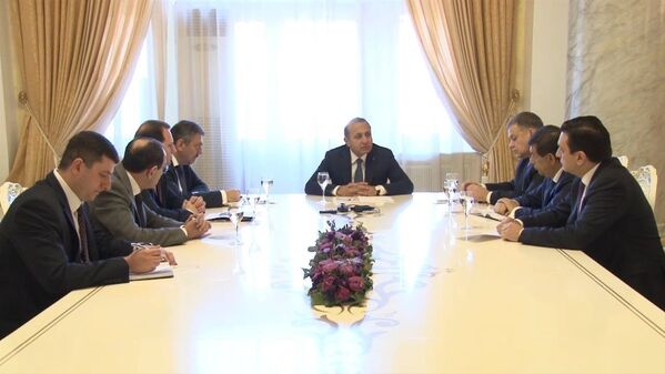 O primeiro-ministro da Armênia, Ovik Abraamyan, convocou uma reunião urgente do governo - Sputnik Brasil