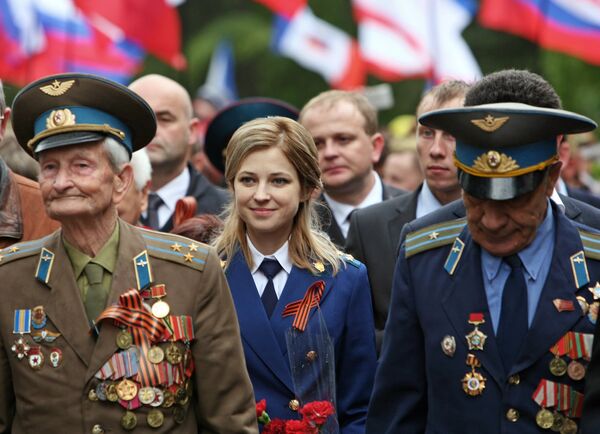 Poklonskaya durante a celebração do dia da Vitória em Simferopol - Sputnik Brasil