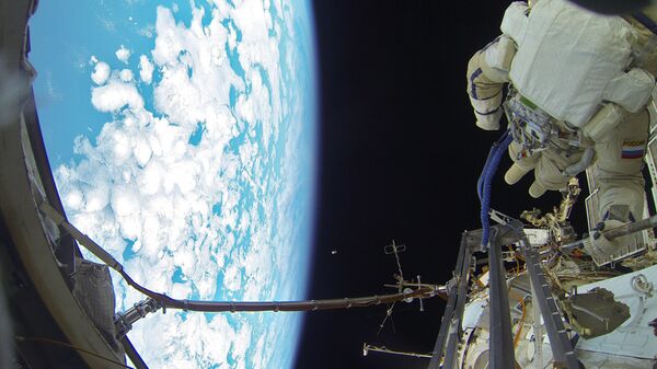 Space walk by Russian Cosmonauts - Sputnik Brasil