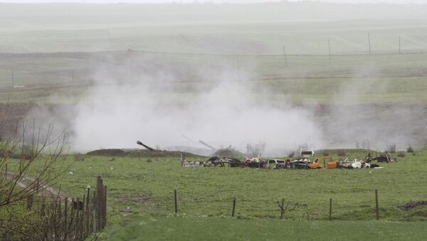 An Armenian artillery unit is seen in the town of Martakert, where clashes with Azeri forces are taking place, in Nagorno-Karabakh region, which is controlled by separatist Armenians, April 3, 2016. - Sputnik Brasil