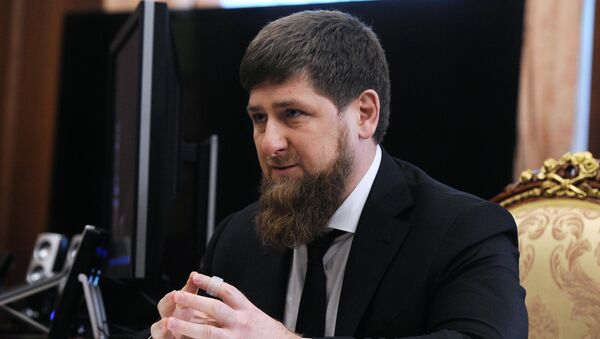 O líder da República de Chechênia Ramzan Kadyrov durante o encontro com o presidente russo em Kremlin, Moscou, Rússia, 25 de março de 2016 - Sputnik Brasil