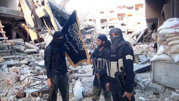 Jihadistas de Frente al-Nusra afiliada a Al-Qaeda's no destruido campo de refugiados palestino Yarmuk  ao sul de Damasco - Sputnik Brasil