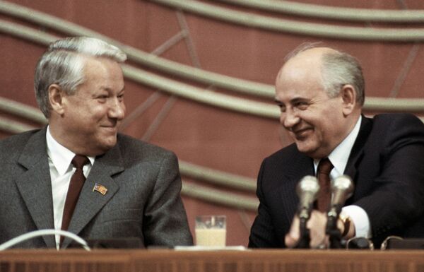 Mikhail Gorbachev e Boris Yeltsin - Sputnik Brasil