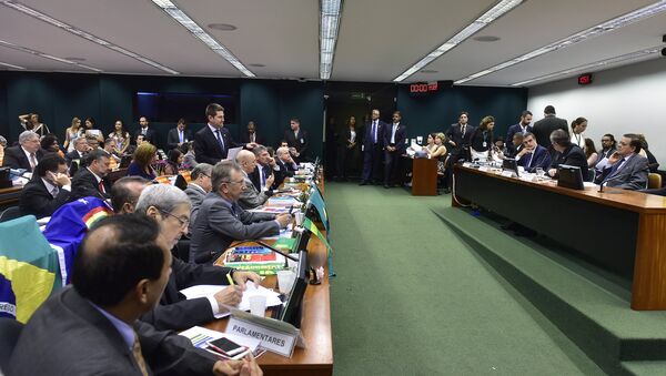 Comissão do Impeachment aprova relatório por 38 votos a favor, 27 contrários e nenhuma abstenção - Sputnik Brasil