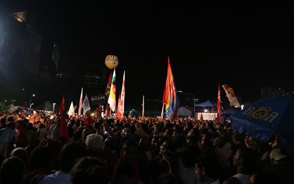 Lula participa de ato contra impeachment de Dilma no centro do Rio - Sputnik Brasil
