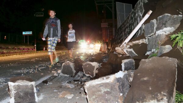 Escombros provocados por terremoto na cidade japonesa de Mashiki, prefeitura de Kumamoto. 14/04/2016 - Sputnik Brasil