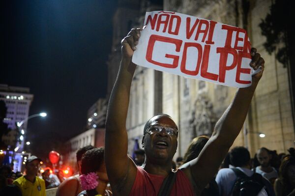 Manifestante no Centro do Rio: Não vai ter golpe - Sputnik Brasil