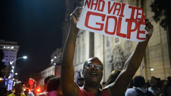 Manifestante no Centro do Rio: Não vai ter golpe - Sputnik Brasil