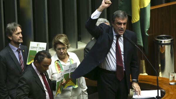 Ministro da Advocacia-Geral da União, José Eduardo Cardozo, apresenta a defesa da Presidenta Dilma Rousseff na Câmara - Sputnik Brasil