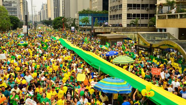 Manifestação pró-impeachment na Avenida Paulista em São Paulo - Sputnik Brasil