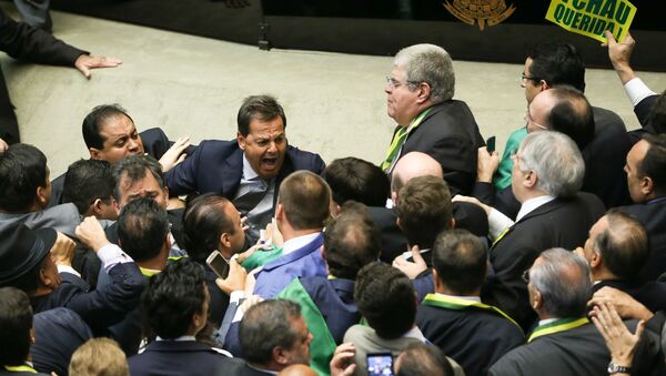 Confusão marca início da sessão de votação do impeachment na Câmara dos Deputados - Sputnik Brasil