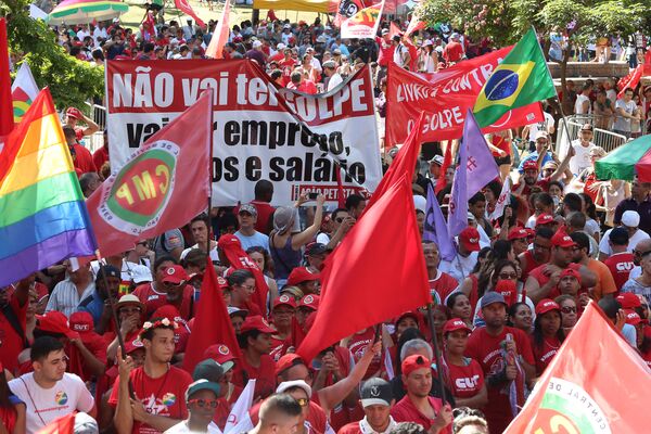 Ato dos Movimentos Sociais em Defesa da Democracia, no Vale do Anhangabaú, em São Paulo - Sputnik Brasil