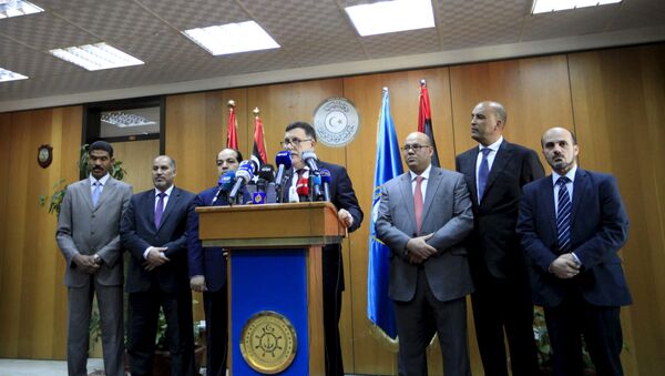 Primeiro-ministro da Líbia Fayez al-Sarraj na conferência de imprensa em Tripoli, Líbia, 30 de março de 2016 - Sputnik Brasil
