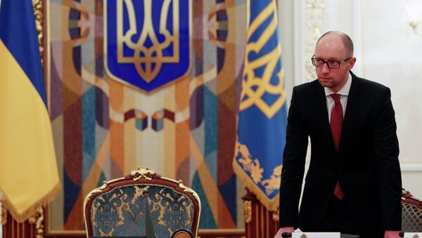 O primeiro-ministro da Ucrânia Arseny Yatsenyuk chega para a reunião do Conselho de Segurança em Kiev 4 de novembro de 2014 - Sputnik Brasil