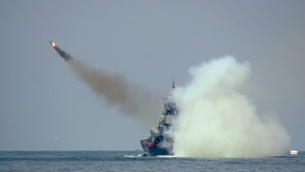 Lançamento de um míssil hipersônico russo a partir de um navio - Sputnik Brasil