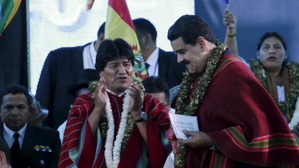 Bolivia's President Evo Morales applauds Nicolas Maduro, President of Venezuela - Sputnik Brasil
