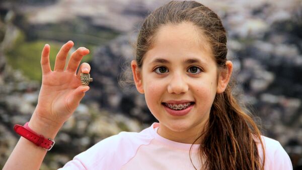 Um amuleto do Egito antigo encontrado por uma menina israelense de 12 anos - Sputnik Brasil