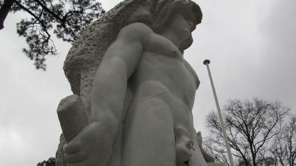 Estátua de Hércules, herói mitológico grego, no Parc Mauresque, em Arcachon (França) - Sputnik Brasil