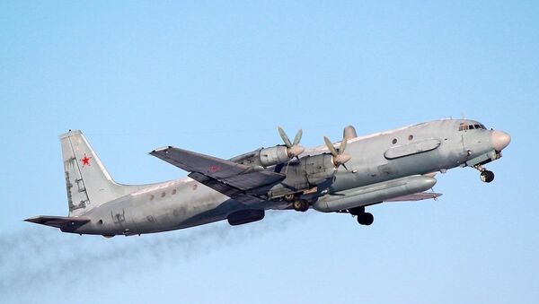 Avião russo Ilyushin Il-20, um dos aviões escoltados por caças da OTAN - Sputnik Brasil