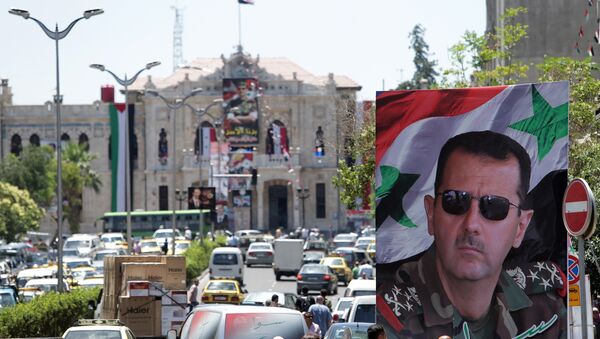 Retrato do presidente sírio Bashar Assad nas ruas de Damasco, Síria - Sputnik Brasil
