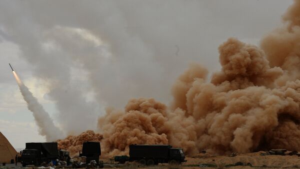 Sistemas de artilharia Uragan do Exército sírio perto de Palmira, Síria, março de 2016 - Sputnik Brasil