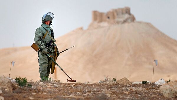 Experts from Russia's International Mine Action Center in Palmyra - Sputnik Brasil