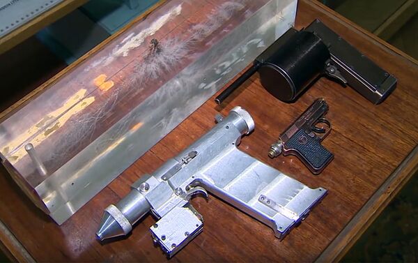 Pistola láser usada por astronautas e cosmonautas - Sputnik Brasil