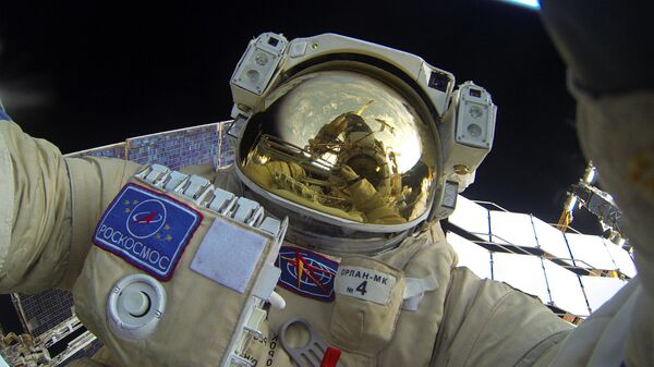 Cosmonauta russo no espaço, 3 de fevereiro de 2016 - Sputnik Brasil