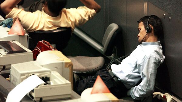 Funcionário da bolsa da Indonésia dorme no trabalho - Sputnik Brasil