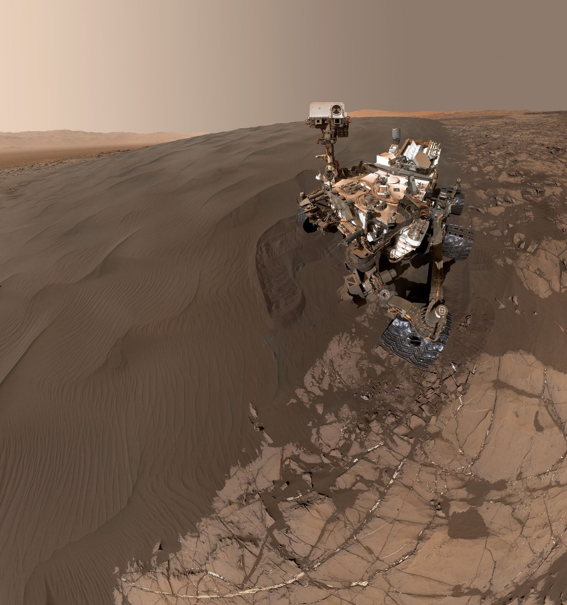 Selfie tirada pelo jipe-robô Curiosity em Marte - Sputnik Brasil, 1920, 09.02.2022