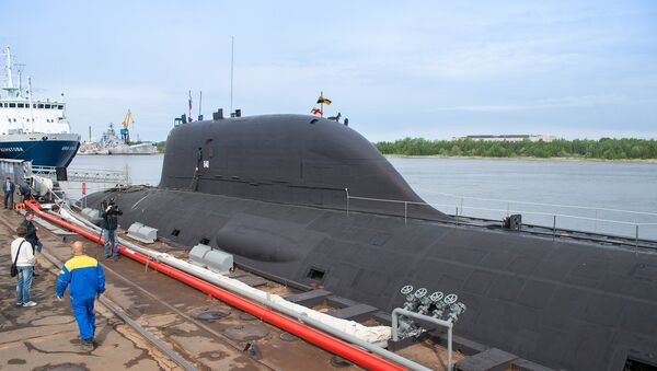 The first multirole Yasen K-560 submarine, the Severodvinsk, by the pier of the Sevmash shipyard in Severodvinsk, Arkhangelsk Region. - Sputnik Brasil