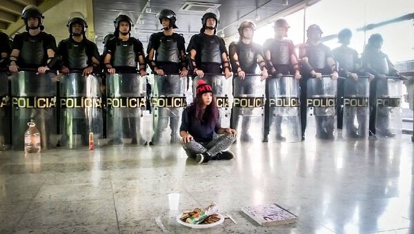 PM invade Centro Paula Souza, ocupado por estudantes secundaristas em São Paulo - Sputnik Brasil