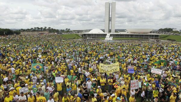Protesto contra a presidenta Dilma Rousseff em Brasília - Sputnik Brasil