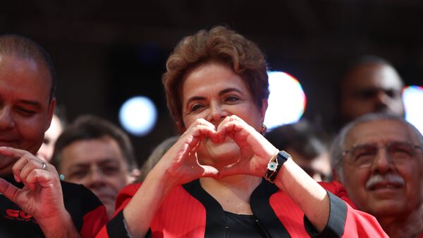 Presidenta Dilma Rousseff participa de evento do Dia do Trabalhador, no Vale do Anhangabaú - Sputnik Brasil