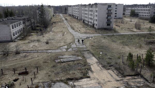 Uma imagem geral da cidade fantasma da antiga estação de radares soviética perto de Skrunda, Letônia, 9 de abril, 2016. - Sputnik Brasil