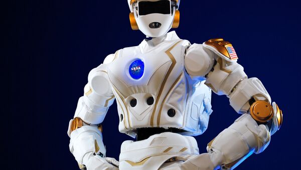 NASA’s R5 robot, which is NASA's newest humanoid robot and was built to compete in the DARPA Robotics Challenge. - Sputnik Brasil