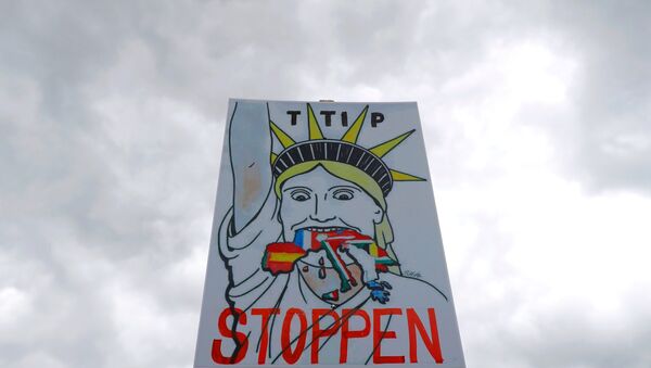 Großdemonstration in Hannover gegen das geplante Freihandelsabkommen TTIP - Sputnik Brasil