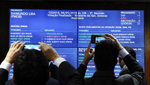Comissão do Impeachment no Senado aprova relatório por 15 votos a 5 e processo segue para o plenário - Sputnik Brasil