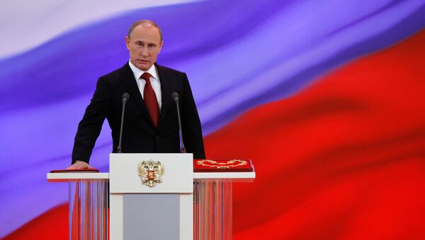 Presidente da Rússia Vladimir Putin presta juramento durante a cerimonia de inauguração, Kremlin, Moscou, Rússia, 7 de maio de 2012 - Sputnik Brasil