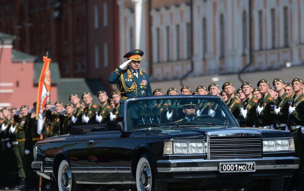 O ministro da Defesa da Rússia, general do Exército russo, Sergei Shoigu durante o ensaio geral da Parada da Vitória, Praça Vermelha, Moscou, 7 de maio de 2016. - Sputnik Brasil