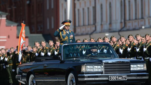 O ministro da Defesa da Rússia, general do Exército russo, Sergei Shoigu durante o ensaio geral da Parada da Vitória, Praça Vermelha, Moscou, 7 de maio de 2016. - Sputnik Brasil