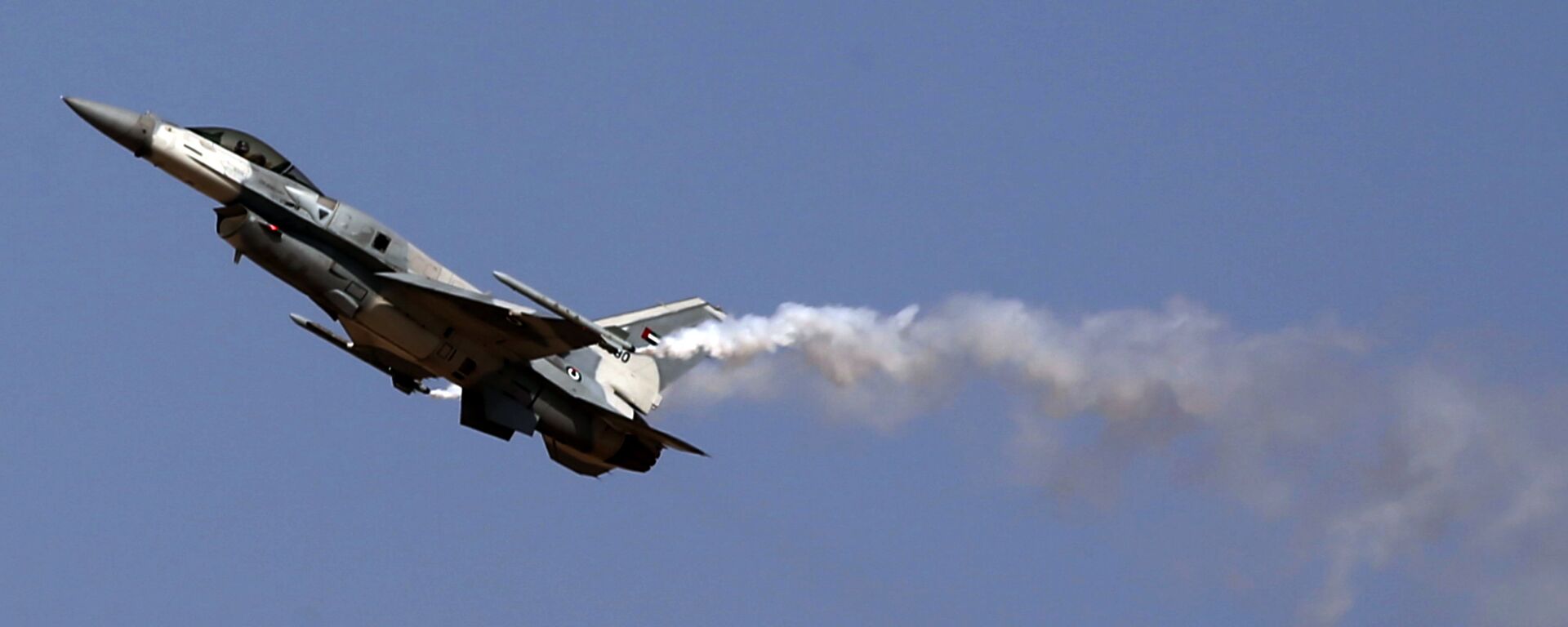 Caça F-16 feito nos EUA durante o Show Aéreo de Dubai, Emirados Árabes Unidos, november de 2015 - Sputnik Brasil, 1920, 29.05.2023
