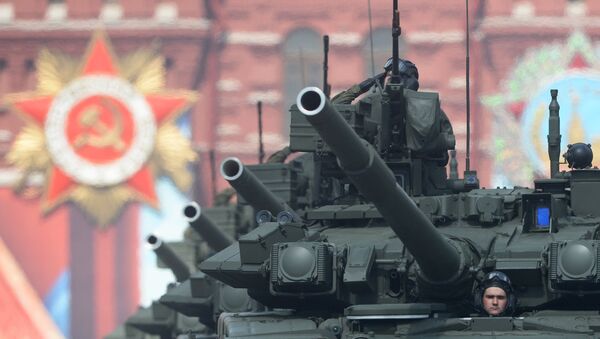Os tanques de guerra russos T-90A durante o ensaio geral da Parada da Vitória na Praça Vermelha em Moscou, 7 de maio de 2016. - Sputnik Brasil