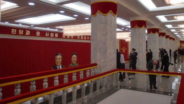 Jornalistas se preparam para seu trabalho no Palácio da Cultura Popular em Pyongyang, em 9 de maio de 2016, no último dia da VII Reunião do Partido dos Trabalhadores da Coreia do Norte - Sputnik Brasil