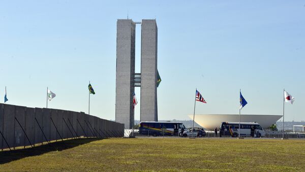 Movimento na Esplanada dos Ministerios durante votação do impeachment de Dilma Rousseff - Sputnik Brasil