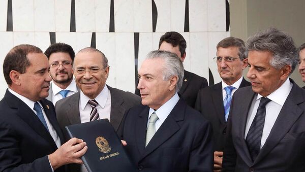 Michel Temer assina notificação de posse como presidente interino - Sputnik Brasil