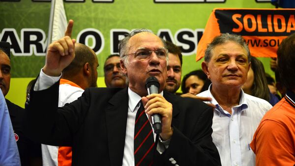 Presidente do PPS, Roberto Freire discursa em ato no Sindicato dos Trabalhadores nas Indústrias da Construção Civil - Sputnik Brasil