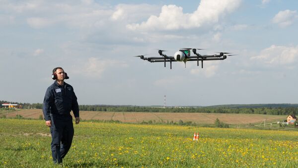 Voos demonstrativos de drones perto de Moscou - Sputnik Brasil
