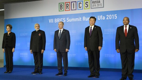 Líderes dos países BRICS antes de primeira sessão da 7 cúpula do bloco em Ufa, Rússia, 9 de julho de 2015 - Sputnik Brasil